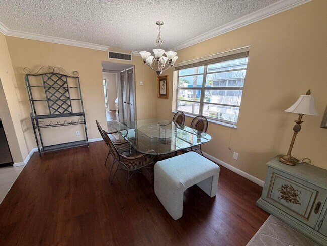 Photo - 569 Normandy Ln
