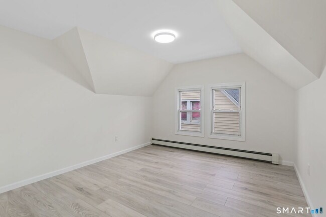 Photo - 661 Iranistan Ave