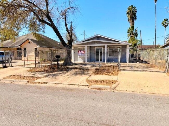 Building Photo - 704 S 25th St