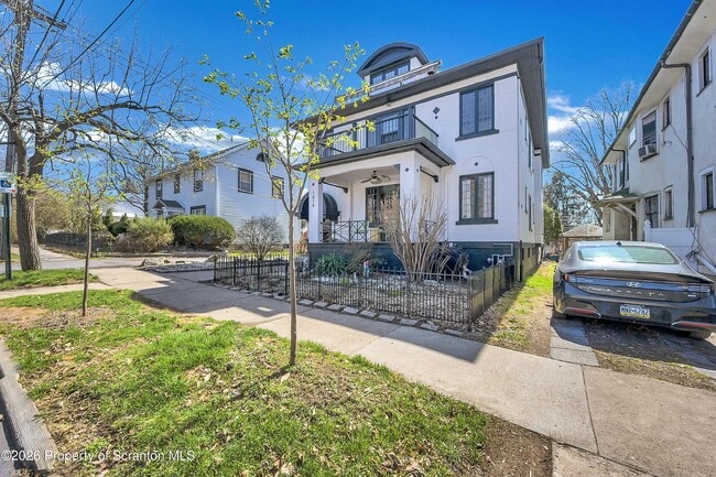 Photo - 1814 Olive St