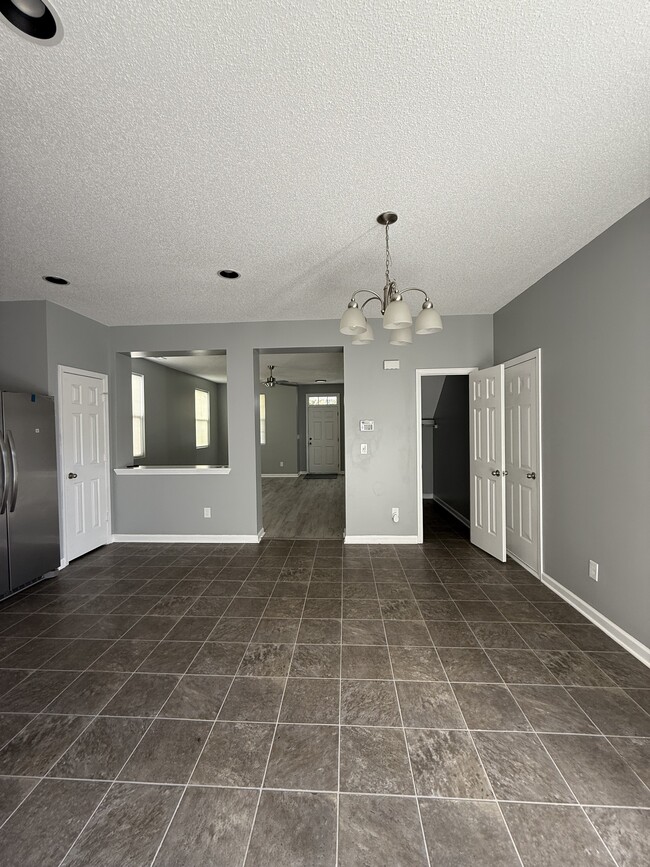Photo - 721 Pebblestone Dr