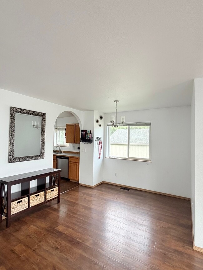 Photo - 8140 Queen Victoria Dr