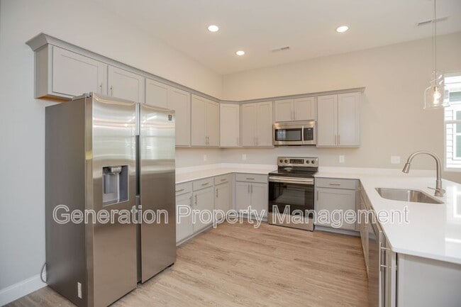 Photo - 590 Strong Ave