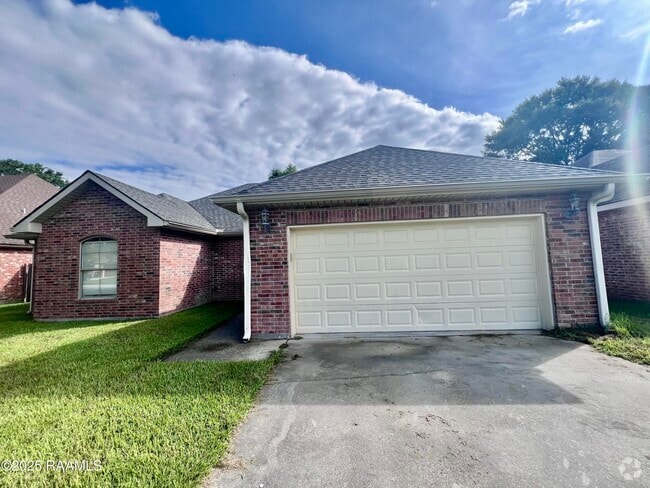 Building Photo - 204 Chevalier Blvd Rental