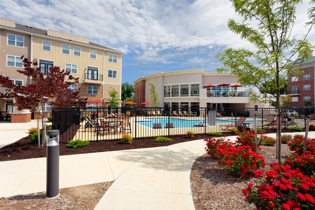 El James - The James