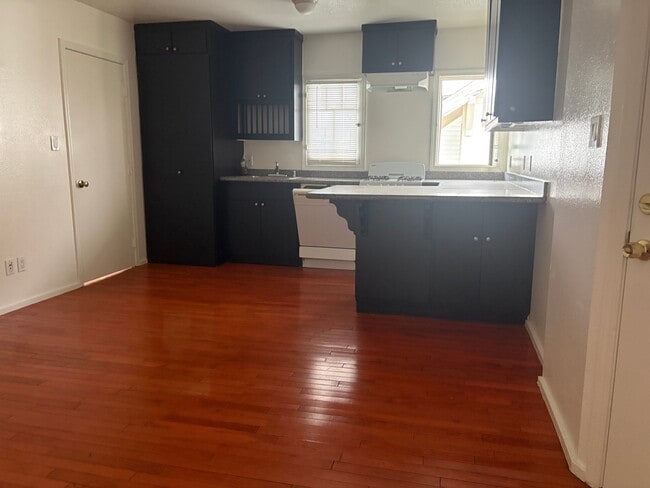 Kitchen - 1529 5th Ave Unit C