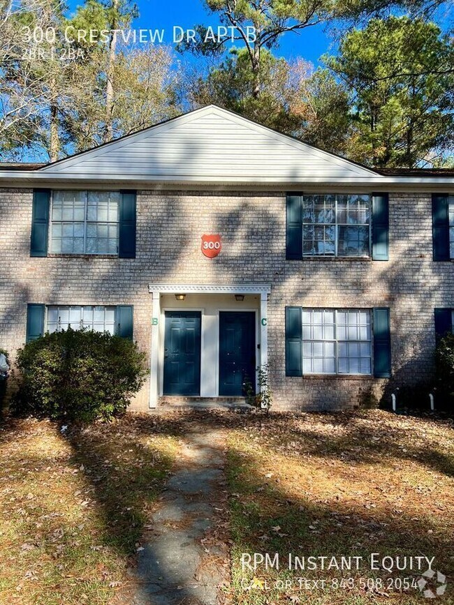 Building Photo - Updated Summerville 2 Bedroom Townhouse.