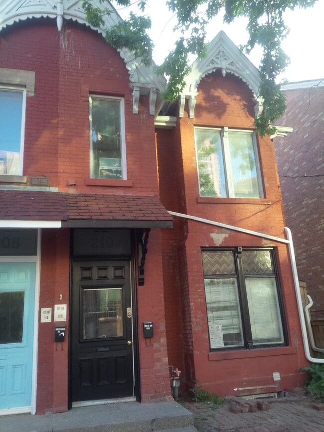 Building Photo - 210 Mccaul St Unit Lower