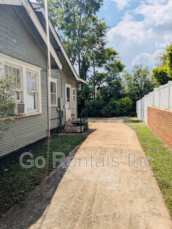 Photo - 816 Goldwire St SW