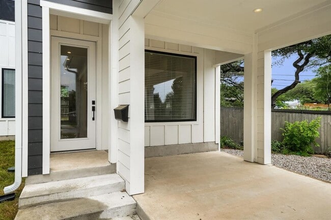 Photo - 3204 Overcup Oak Dr Unit B