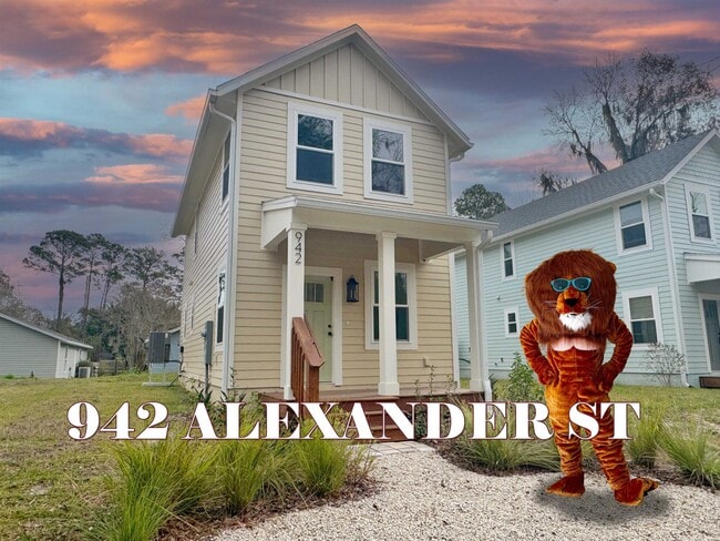 Building Photo - 942 Alexander St