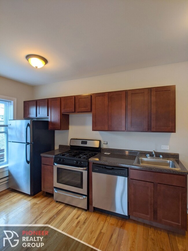 Building Photo - 951 W Cornelia Ave Unit 3 Rental