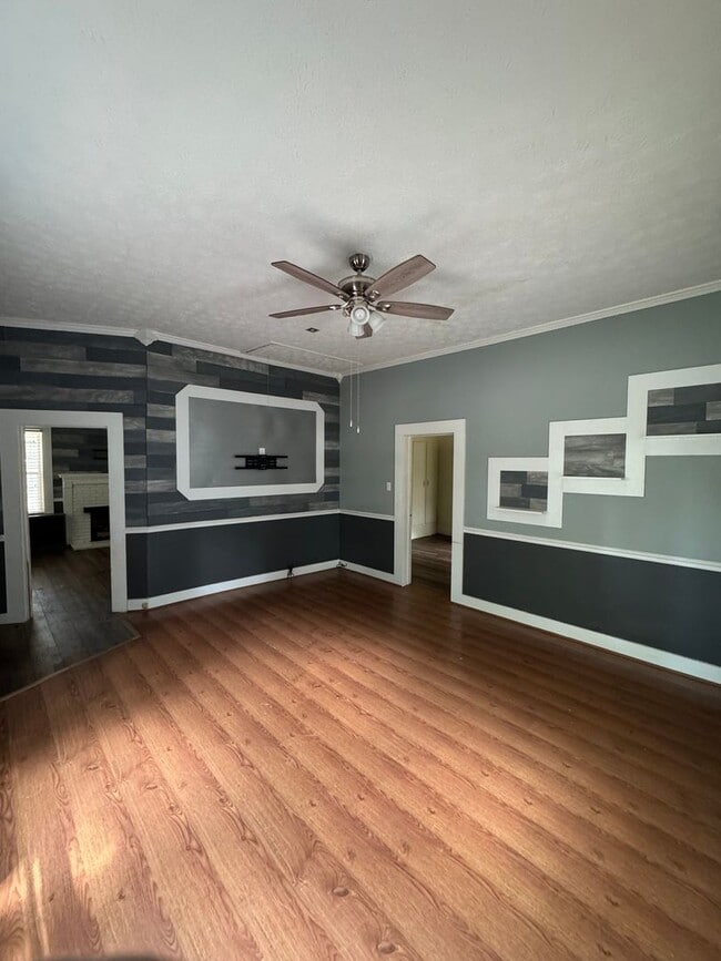 Photo - 202 Church Ave SE