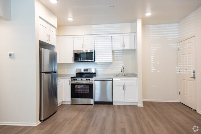 2BA, 1BA - 714SF