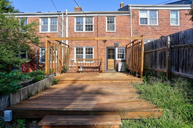 Photo - (3BD/2BA) Fabulous Rodgers Forge Townhome