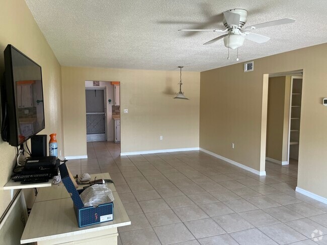 Building Photo - 190 E Olmstead Dr Unit #D12 Rental