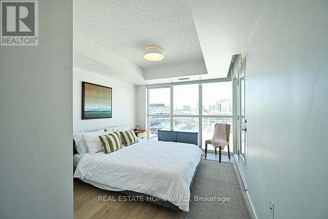 Photo - 125 Western Battery Rd Unit 913