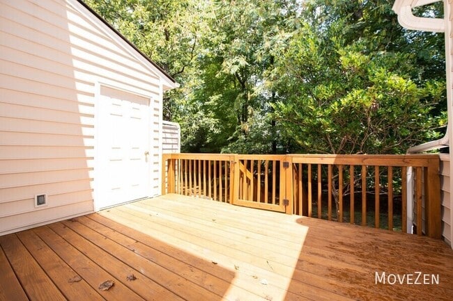 Photo - 134 Sanair Ct