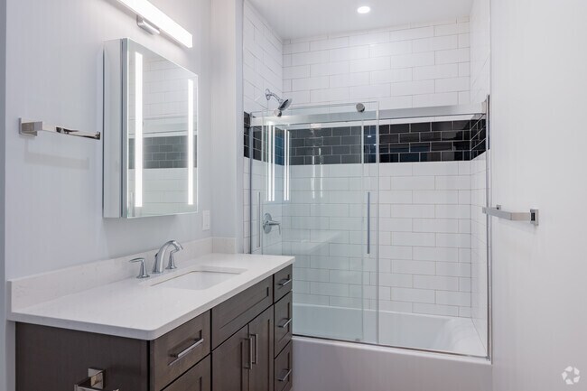 1 BR, 1BA - 703 SF - Bathroom - 21 Summer St