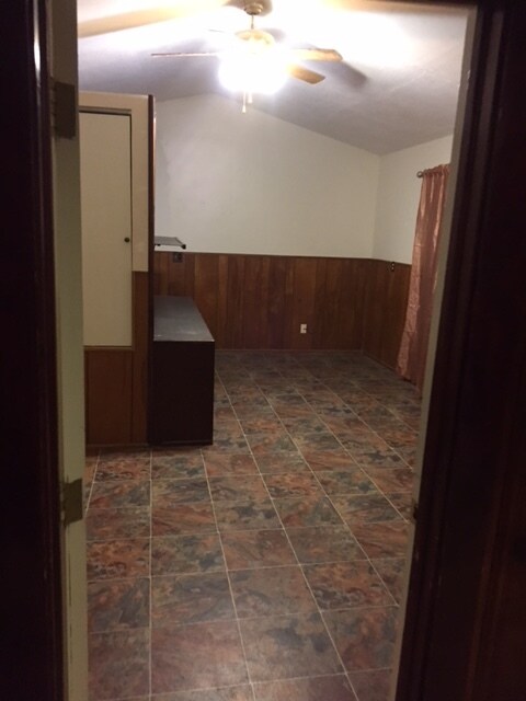 Photo - 841 E 11th St