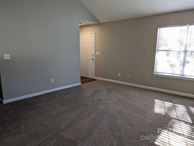 Photo - 329 Cedarcroft Dr