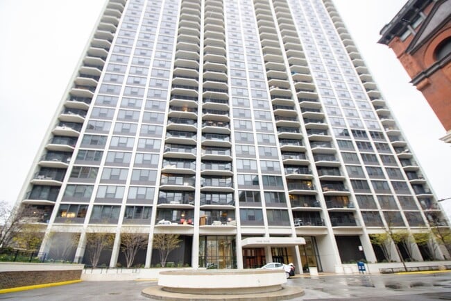 Photo - 1560 N Sandburg Terrace Condo Unit 504