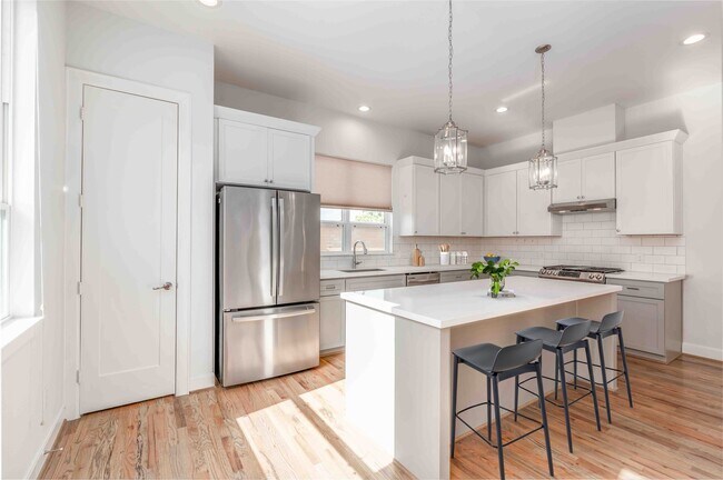 Photo - 2471 W 11th St