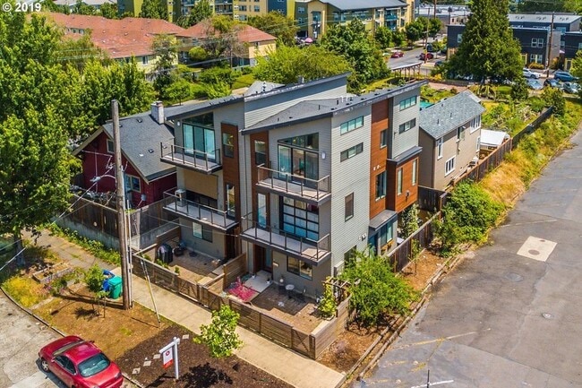 Building Photo - 4932 N Haight Ave Unit B - LWR