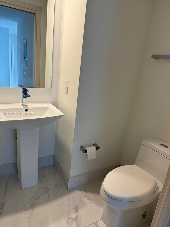 Photo - 805 S Miami Ave