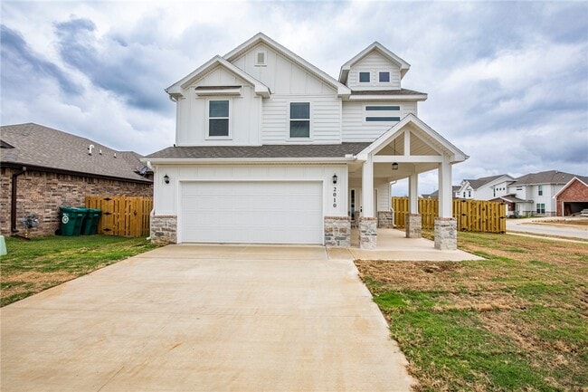 Building Photo - 2010 Periwinkle Pl