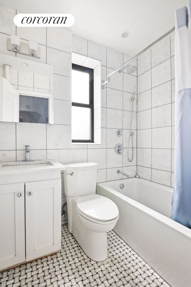 Photo - 357 W 55th St