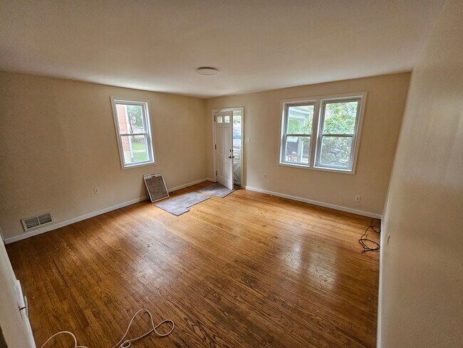 Photo - 913 E 21st St