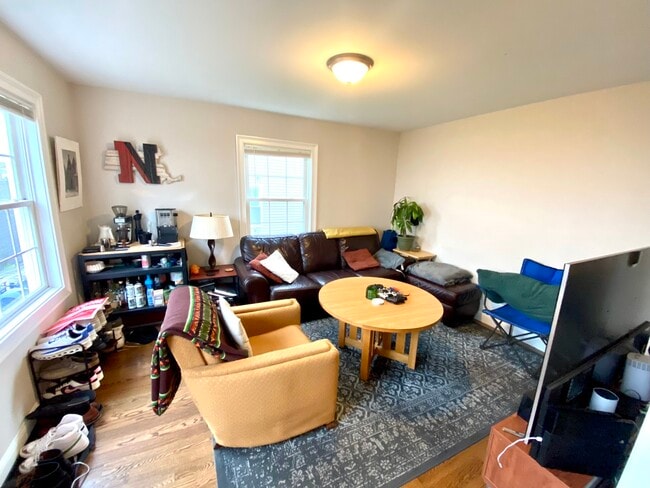 Photo - 2597 Washington St