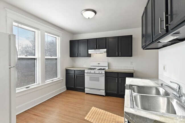 Building Photo - 420 N Oliver Ave Unit 420 Oliver Ave N (Floor 2) Rental