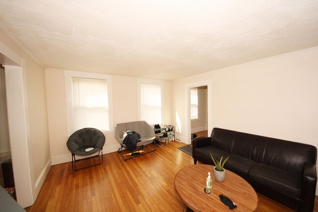 Building Photo - 64 Bedford St