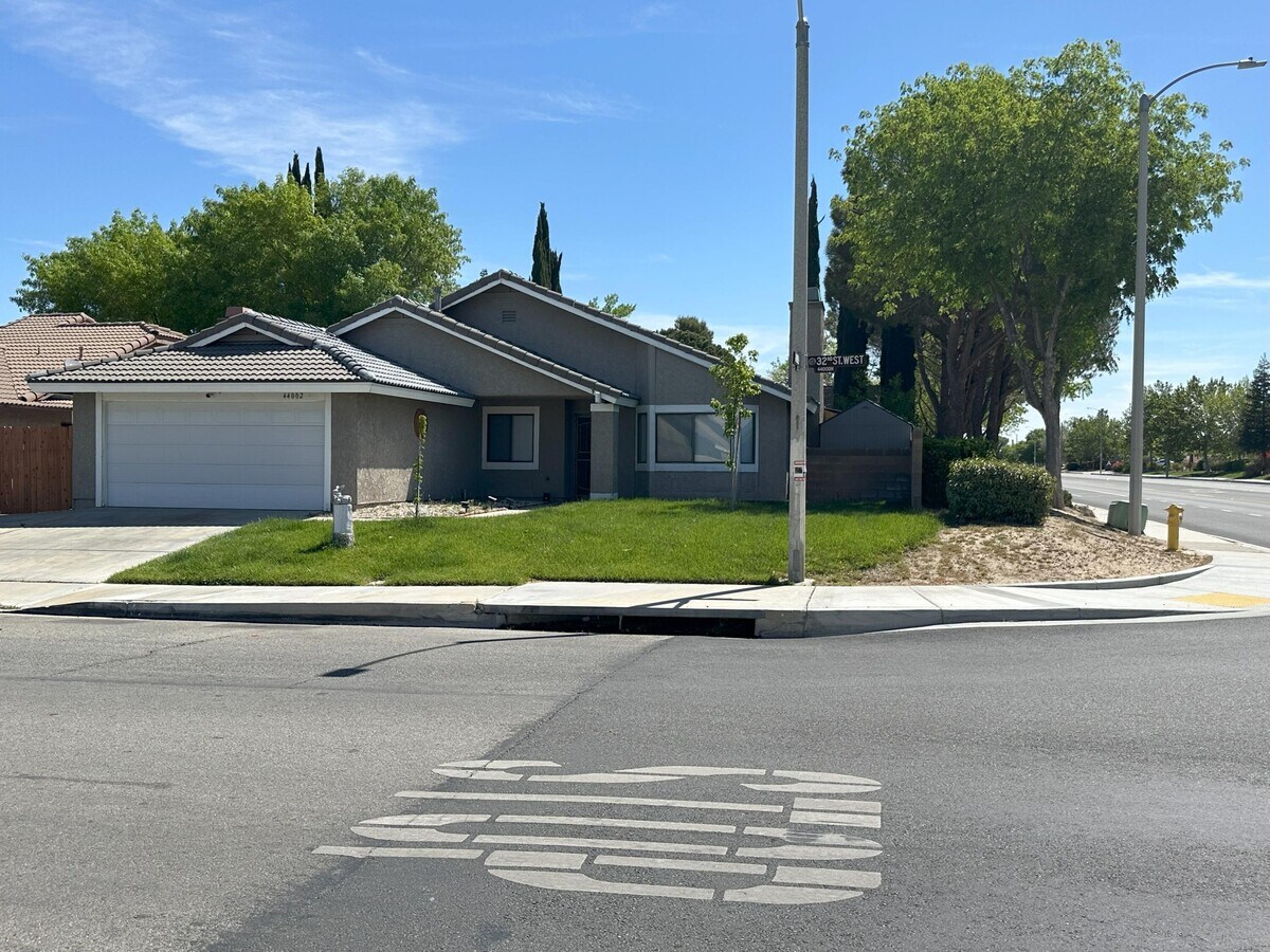 Photo - 44002 32nd St W Casa
