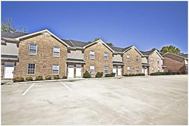 Building Photo - 2 Bedroom 1.5 Bathroom Townhome