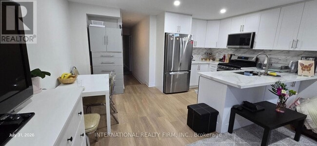 Photo - 261 Soudan Ave Unit Main