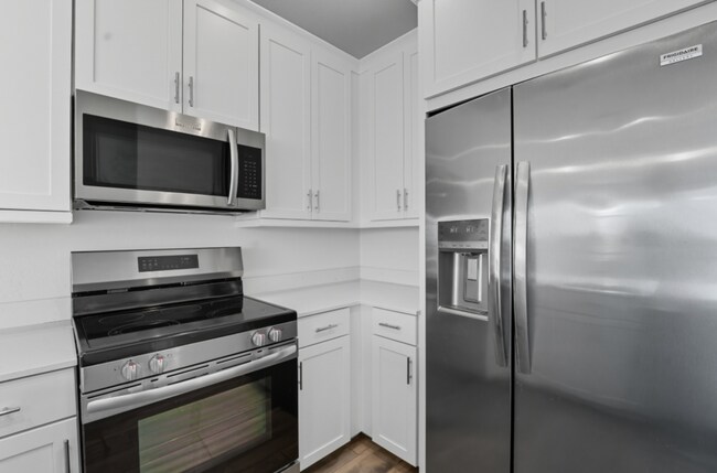 Photo - *Like Brand New Luxurious Modern 3 Bedroom 2 Bath Townhome in Warner Meadows!**