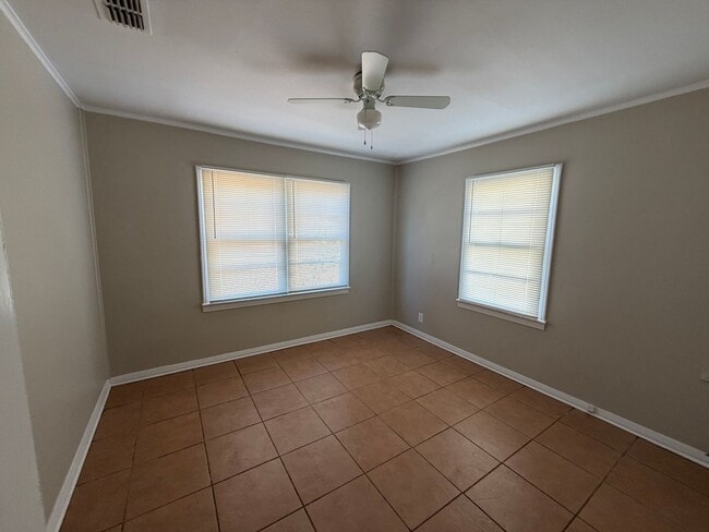 Photo - 1344/1346 Shamrock Unit 1346 Shamrock St