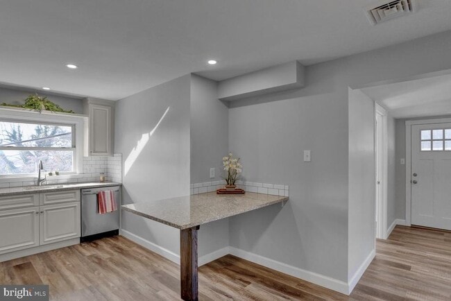 Photo - 933 N Hanover St Unidad 2ND FL