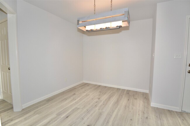 Photo - 2020 Ward St