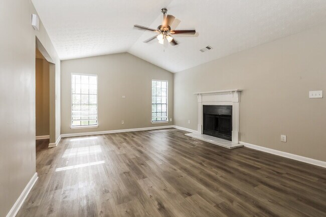 Photo - 527 Brookfield Way