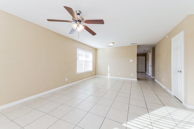 Photo - 7103 London Fog Dr