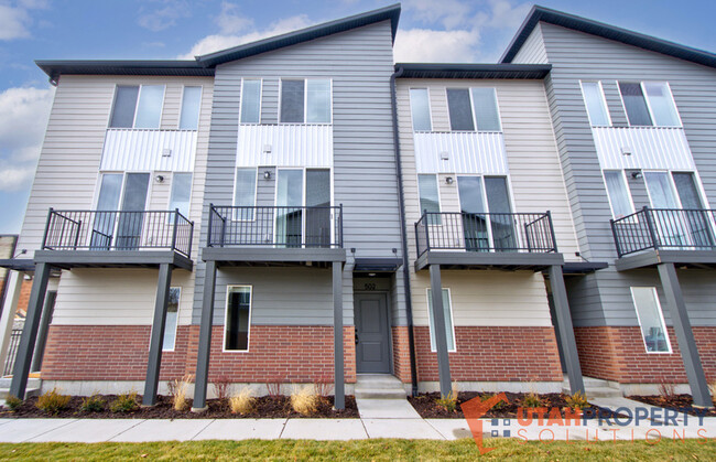 Photo - 1146 S Redwood Rd Townhome