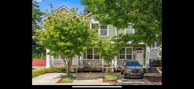 Building Photo - 121 SE 8th Ave Rental
