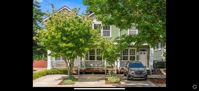 Building Photo - 121 SE 8th Ave Rental