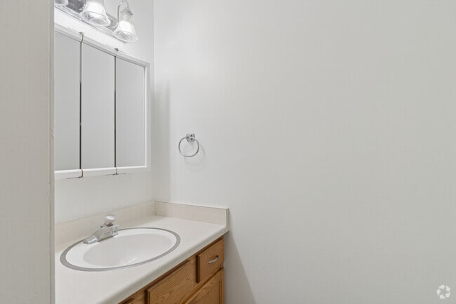 3BR, 1BA - 1,260SF - Bathroom
