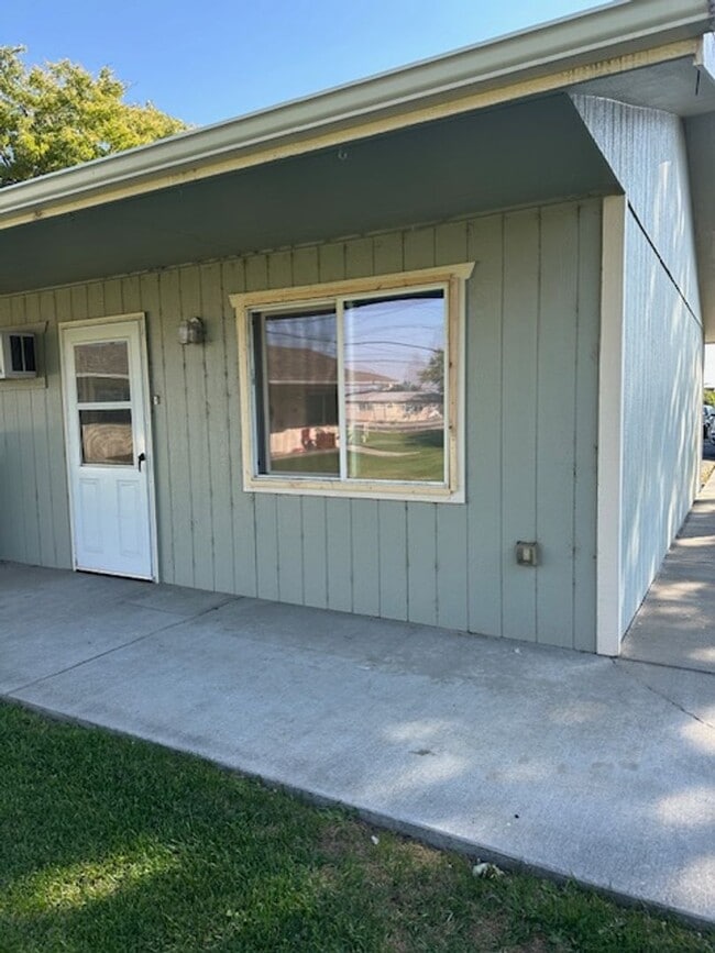 Building Photo - One Bedroom for rent Unit 1
