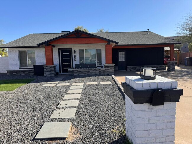 Photo - 207 E Julie Dr